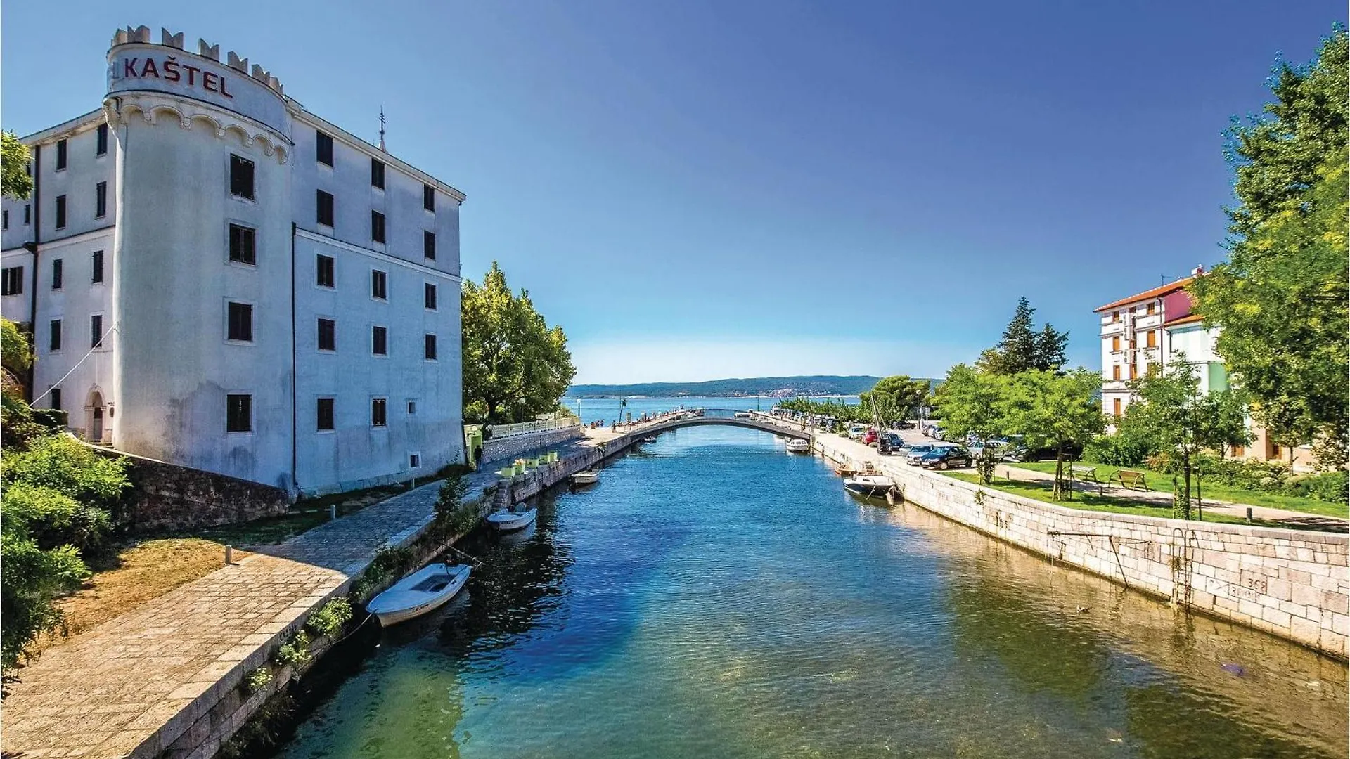 Beautiful Apartment In Crikvenica With Kitchen 0*,